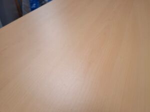 Armoire de bureau métallique gris et noir avec plateau bois – L120 cm