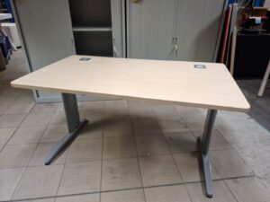 Bureau droit gris en bois et métal – L140 cm