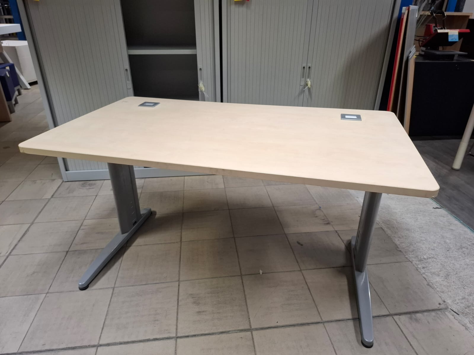 Bureau droit gris en bois et métal – L140 cm