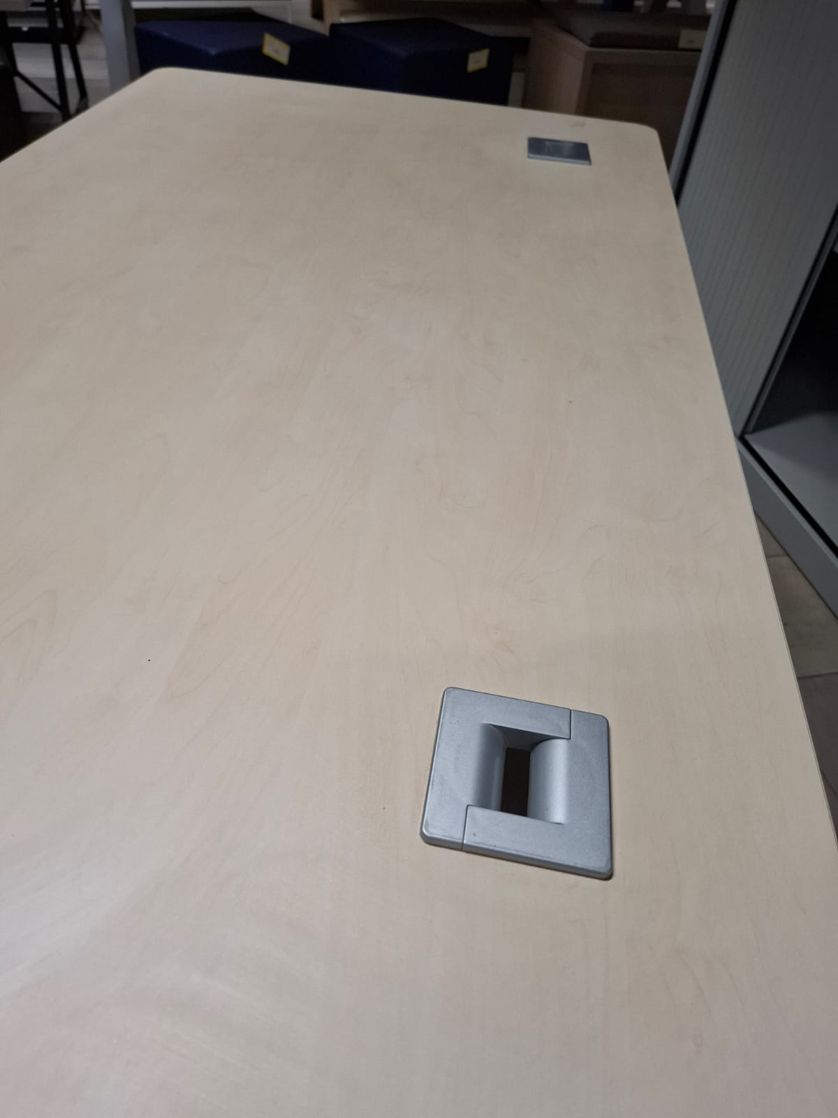 Bureau droit gris en bois et métal – L140 cm