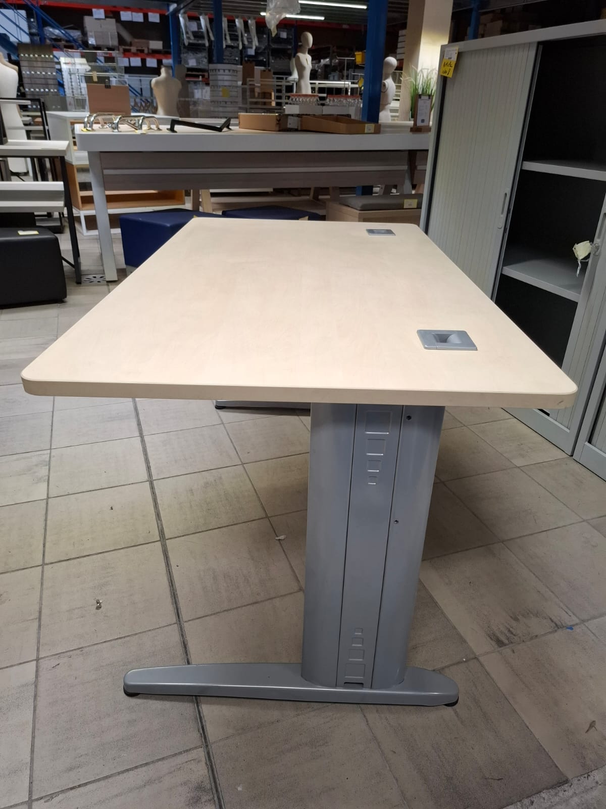 Bureau droit gris en bois et métal – L140 cm