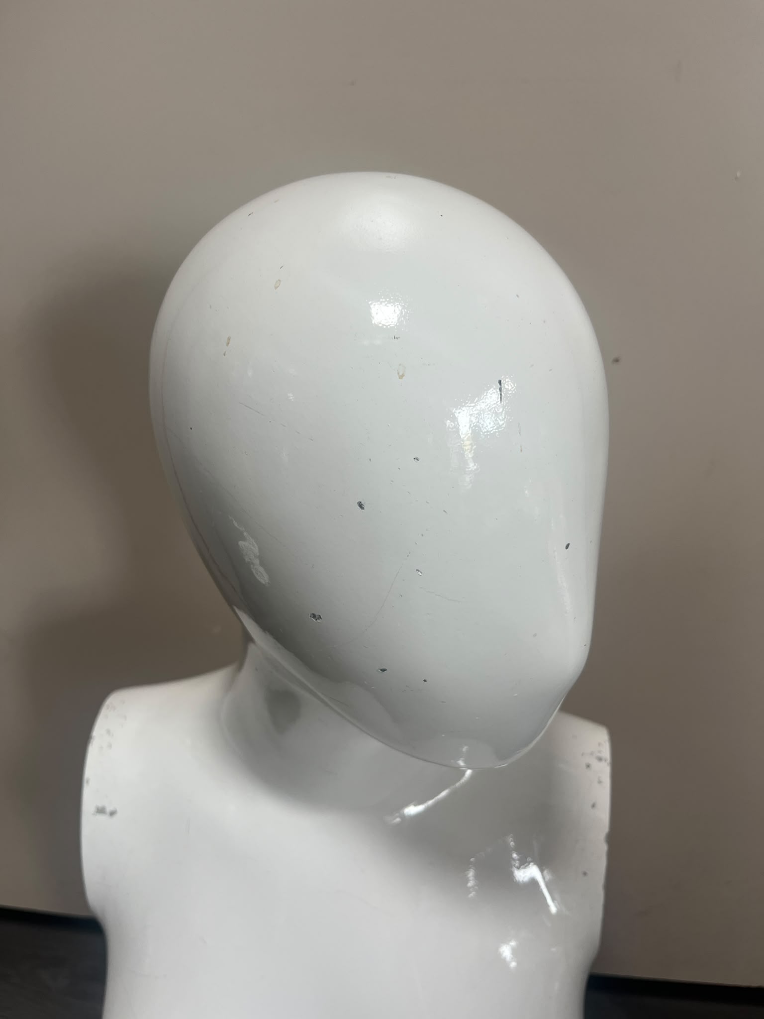Mannequin buste femme blanc en fibre de verre – H72 cm