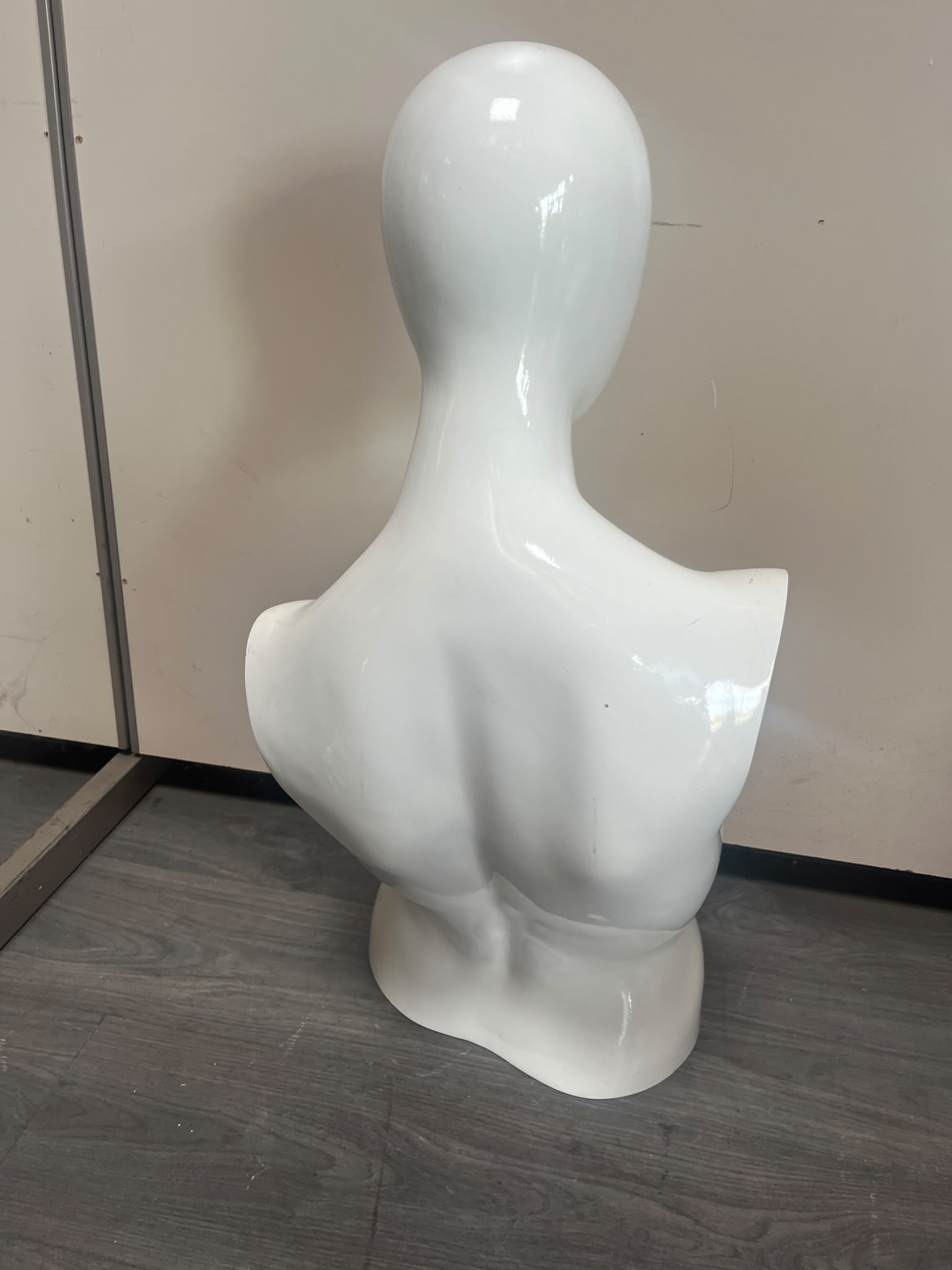Mannequin buste femme blanc en fibre de verre – H72 cm