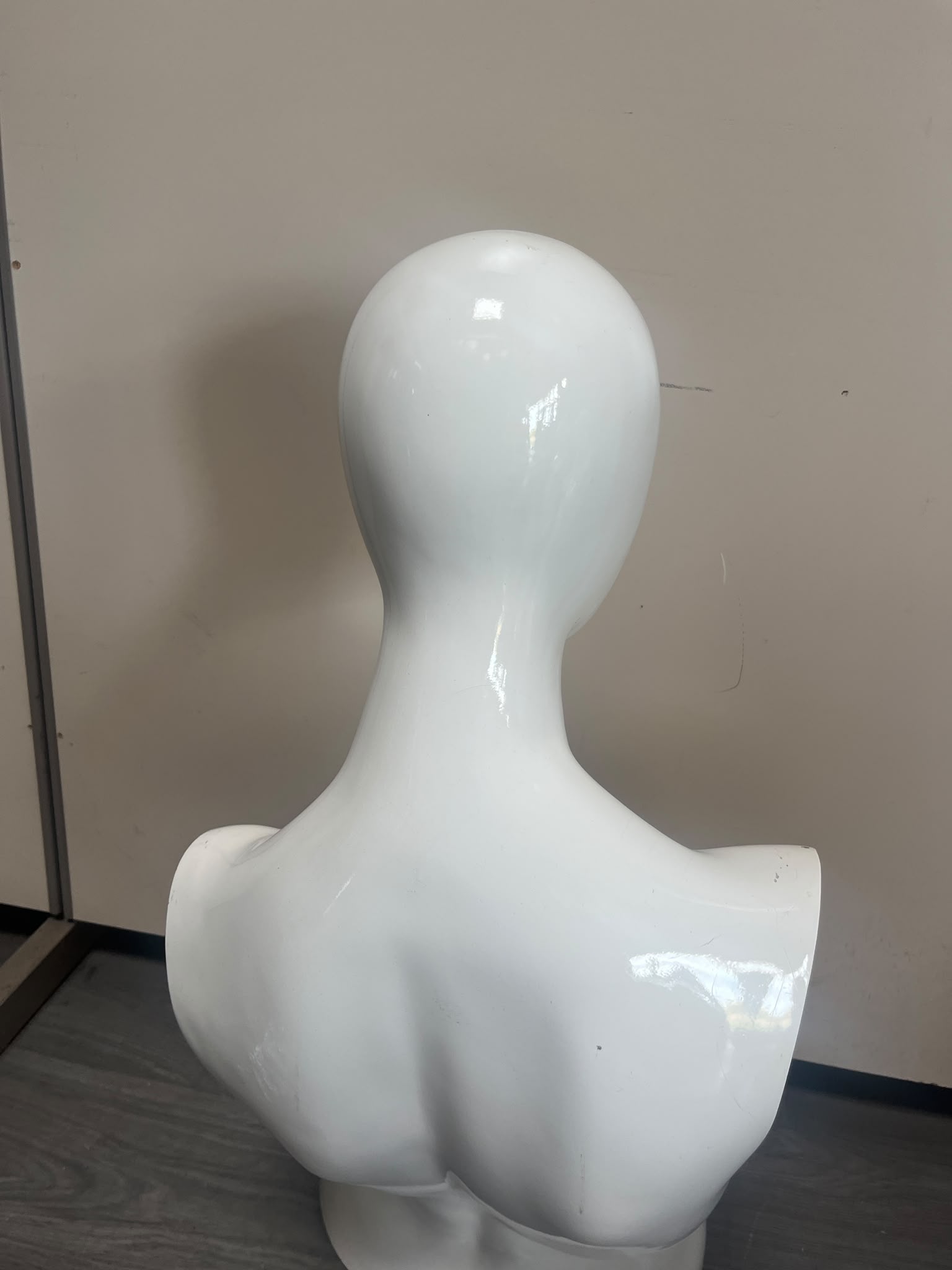 Mannequin buste femme blanc en fibre de verre – H72 cm