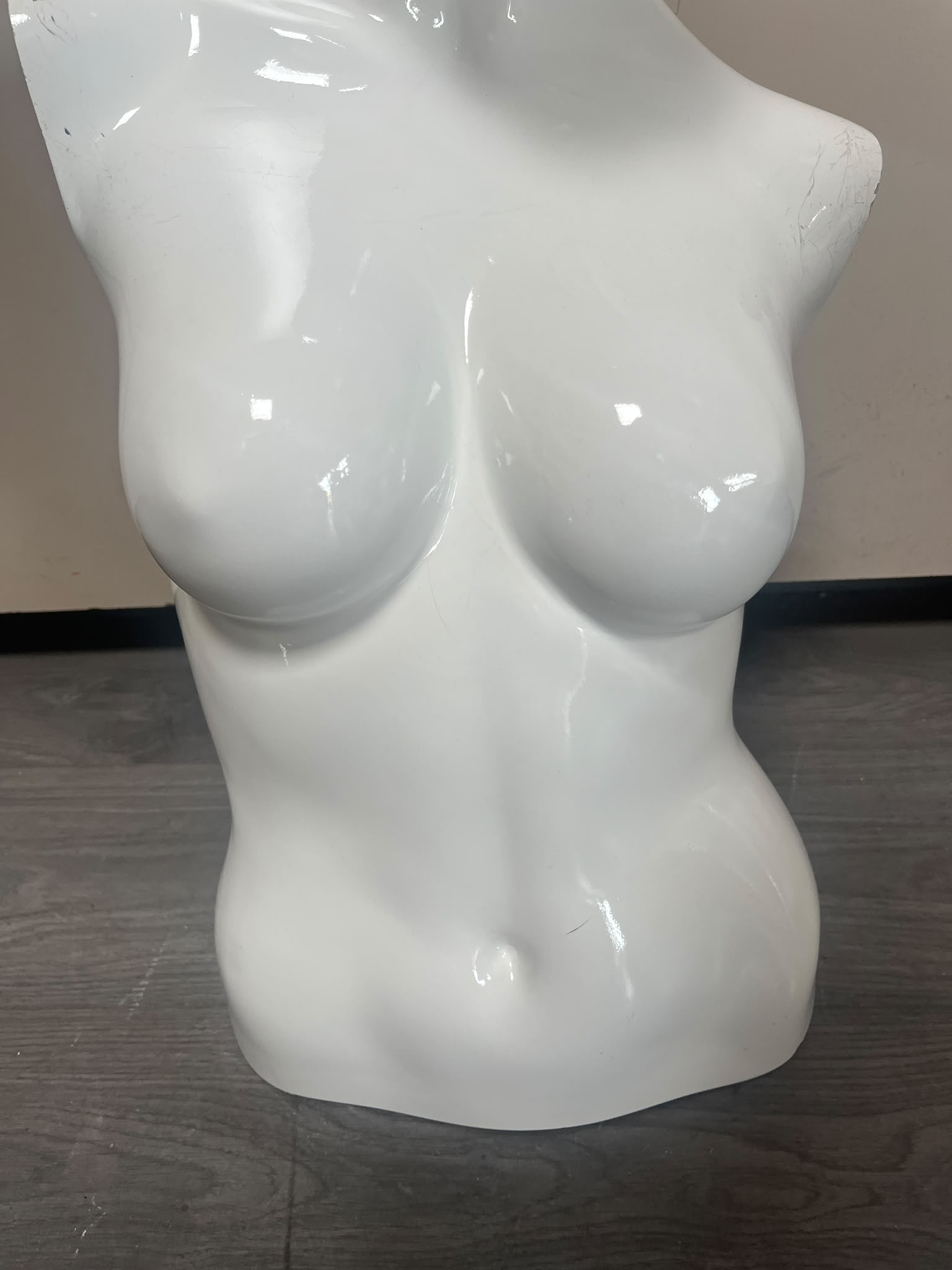Mannequin buste femme blanc en fibre de verre – H72 cm