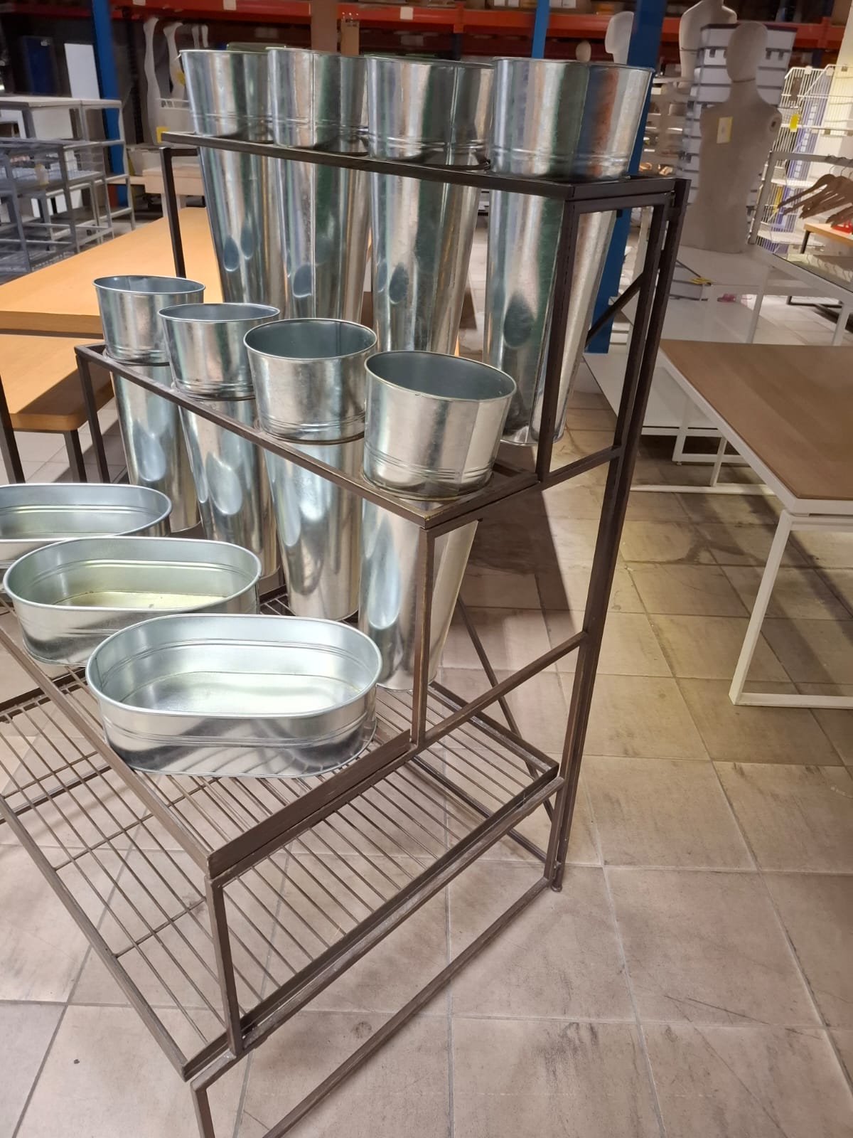 Présentoir fleuriste métallique marron – 4 niveaux