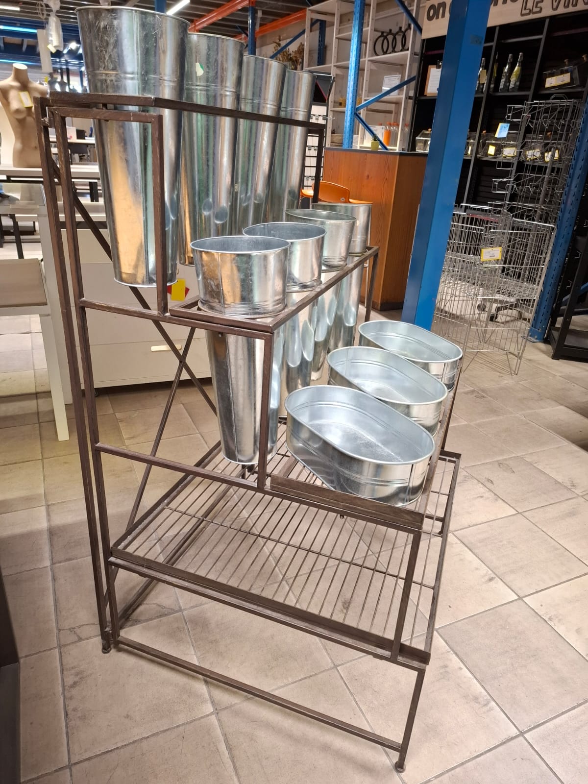 Présentoir fleuriste métallique marron – 4 niveaux