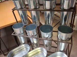 Présentoir fleuriste métallique marron – 4 niveaux