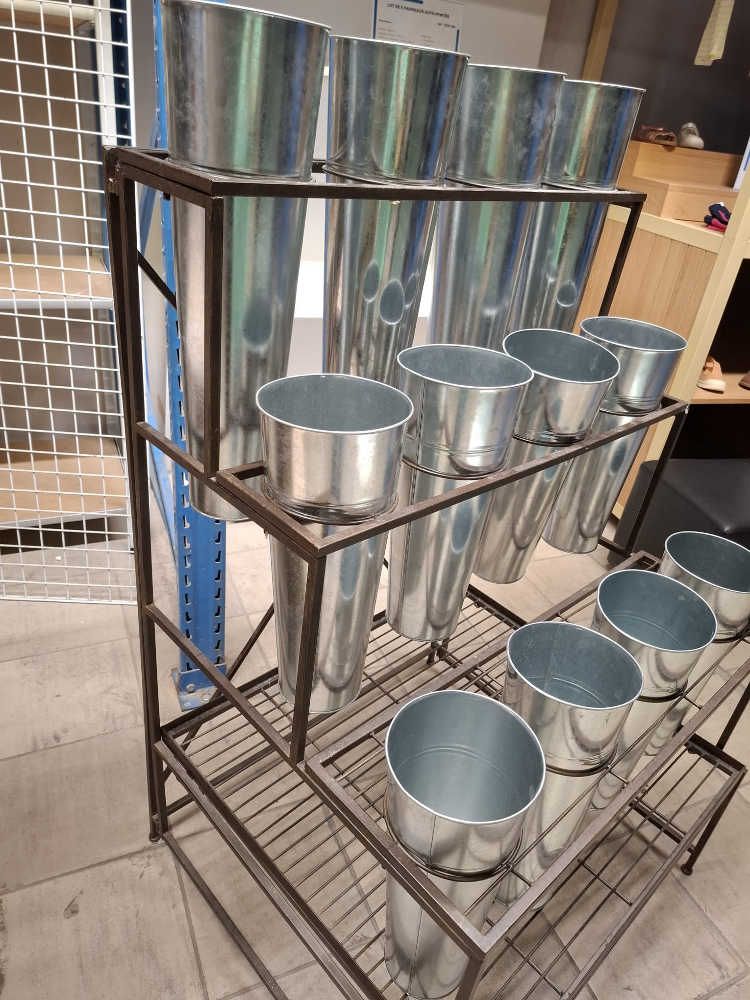 Présentoir fleuriste métallique marron – 4 niveaux