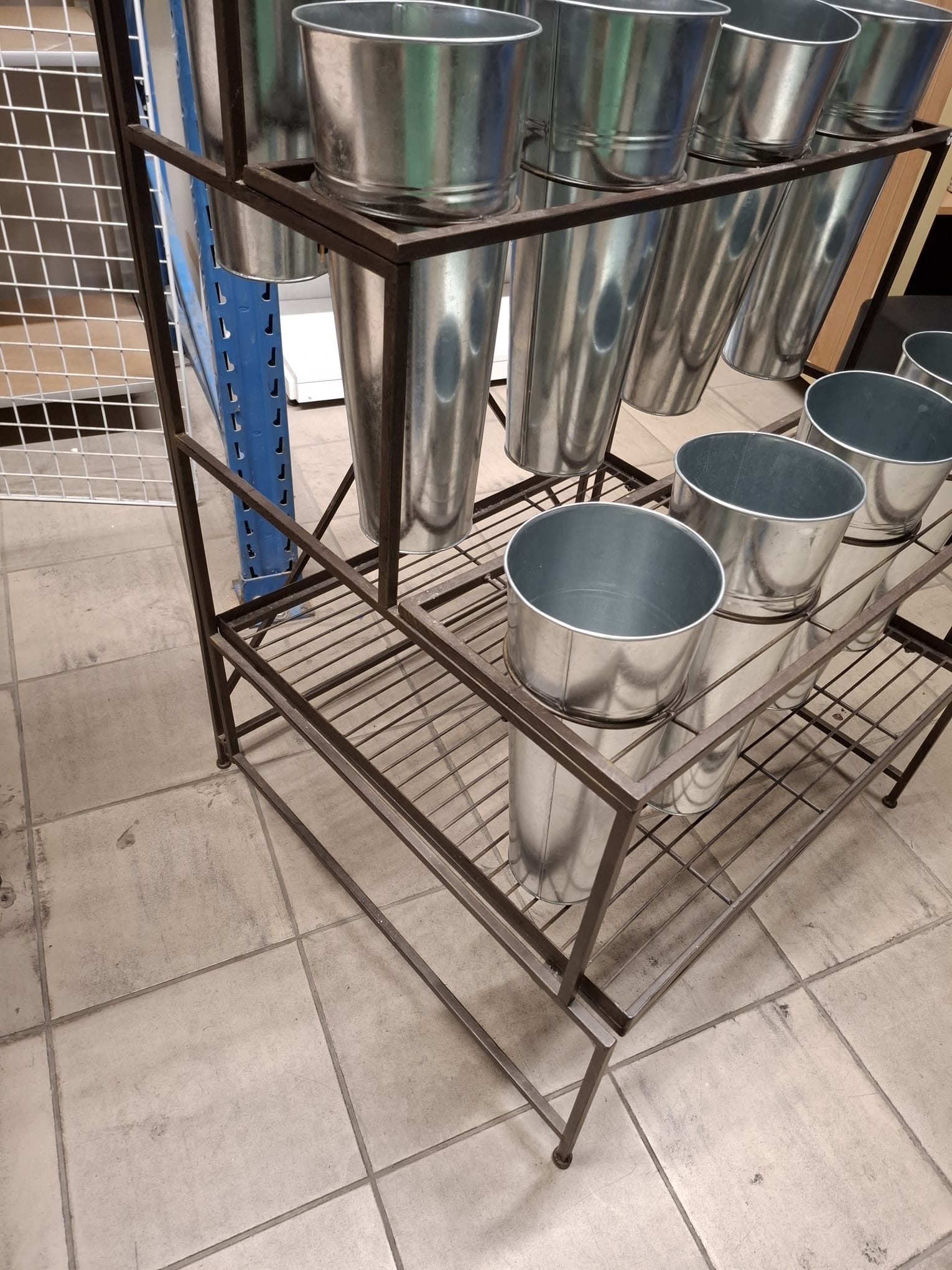 Présentoir fleuriste métallique marron – 4 niveaux