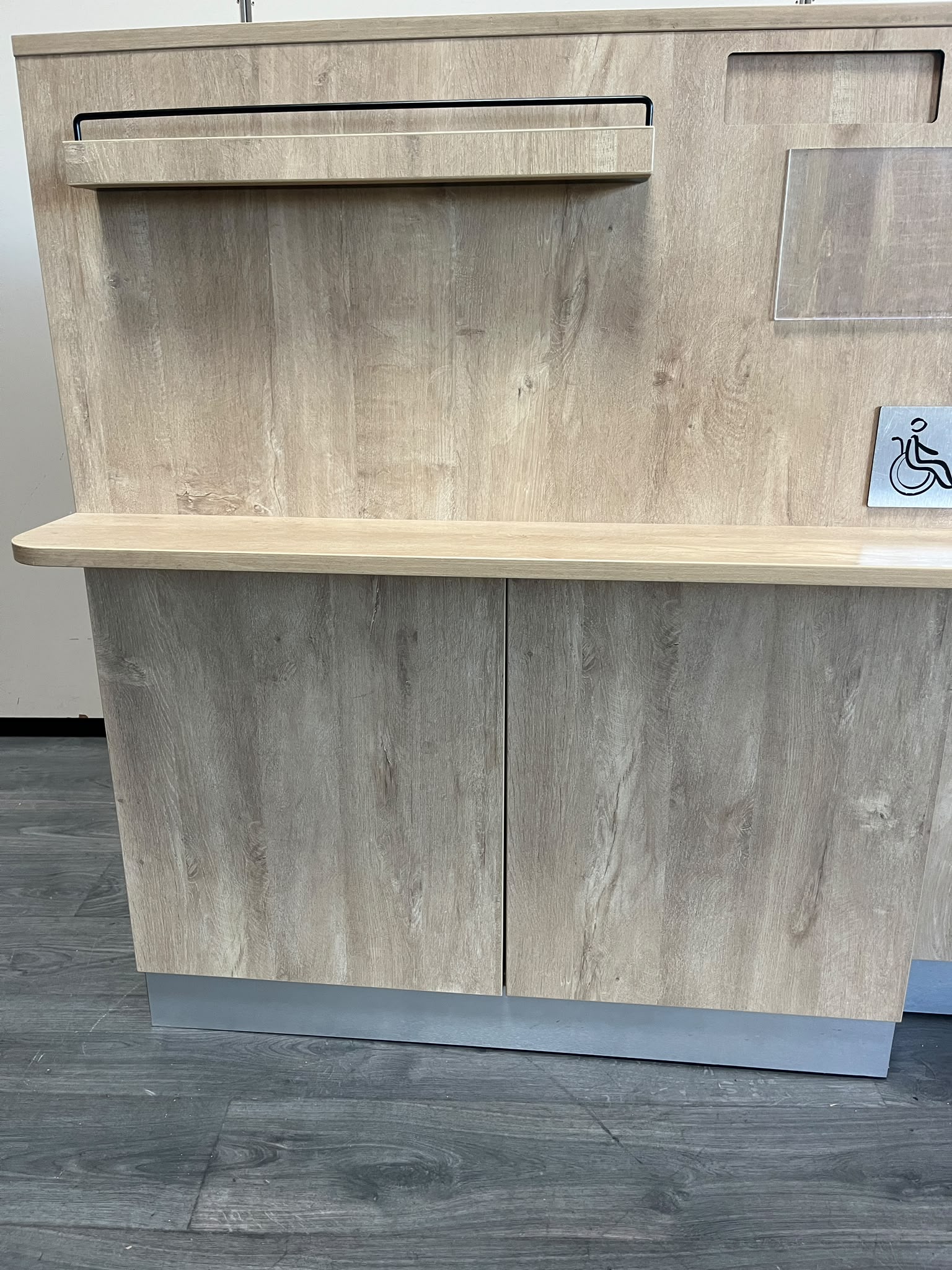 Comptoir d’accueil avec PMR en bois – L160 cm
