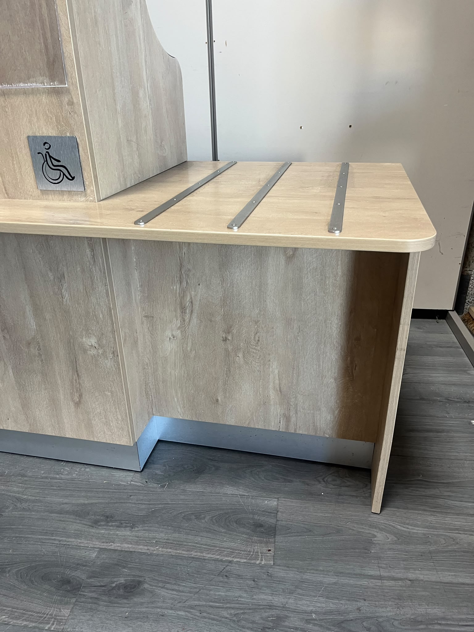 Comptoir d’accueil avec PMR en bois – L160 cm