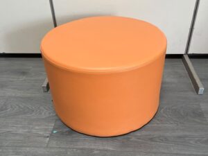 Pouf rond en simili cuir orange – Ø65 cm