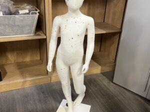 Mannequin enfant 5-6 ans en PVC blanc moucheté