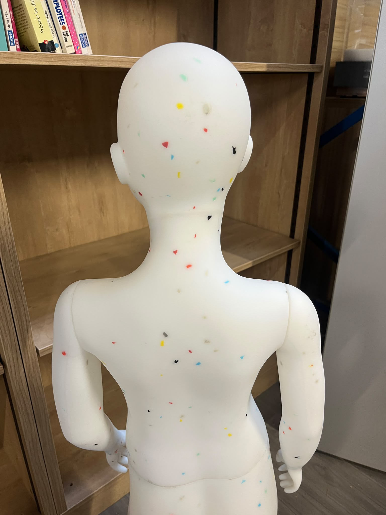 Mannequin enfant 5-6 ans en PVC blanc moucheté