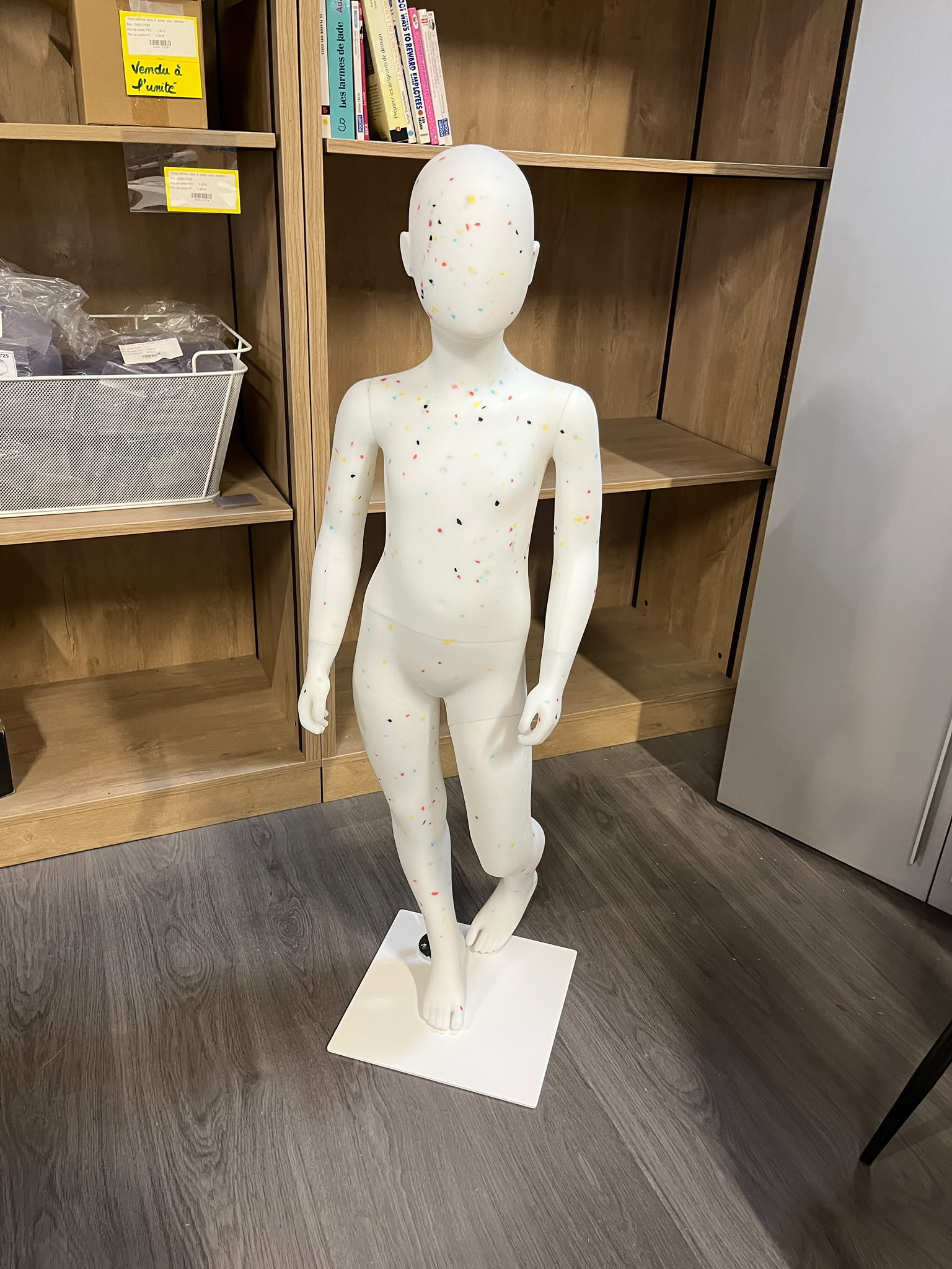Mannequin enfant 5-6 ans en PVC blanc moucheté