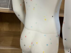 Mannequin enfant 5-6 ans en PVC blanc moucheté