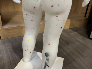 Mannequin enfant 2 ans en PVC blanc moucheté