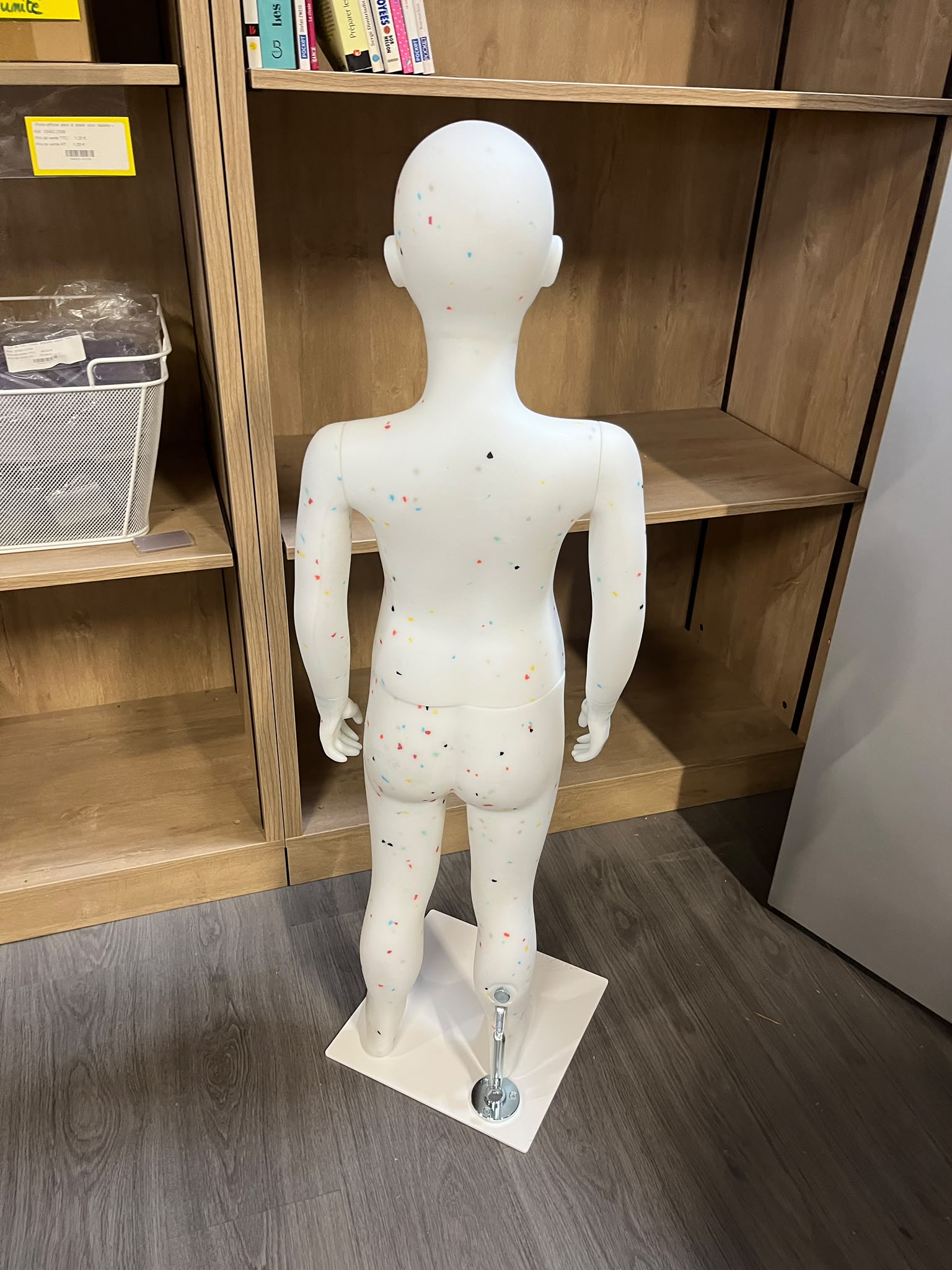 Mannequin enfant 5-6 ans en PVC blanc moucheté