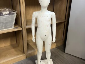 Mannequin enfant 5-6 ans en PVC blanc moucheté