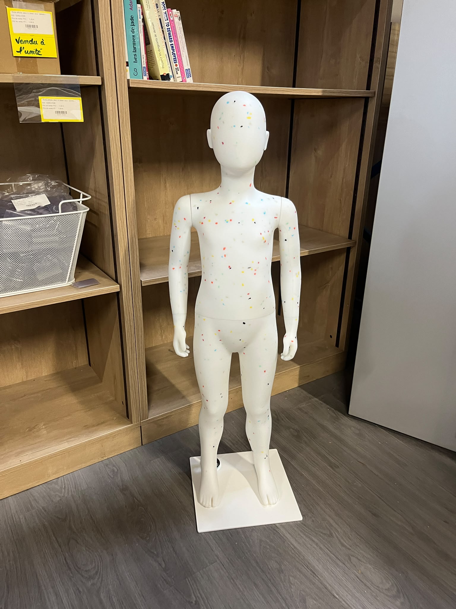 Mannequin enfant 5-6 ans en PVC blanc moucheté