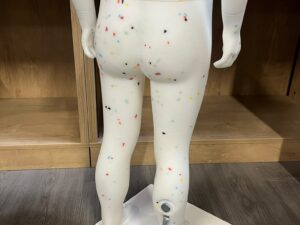Mannequin enfant 5-6 ans en PVC blanc moucheté