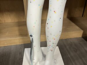 Mannequin femme en PVC blanc moucheté