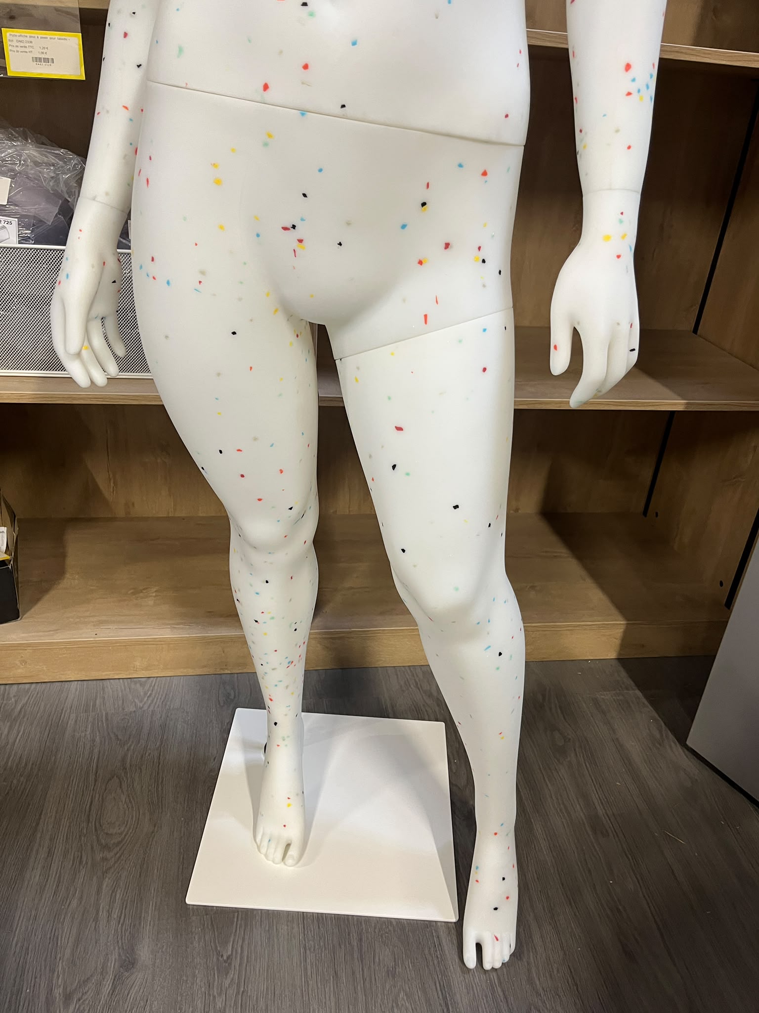 Mannequin femme grande taille en PVC blanc moucheté