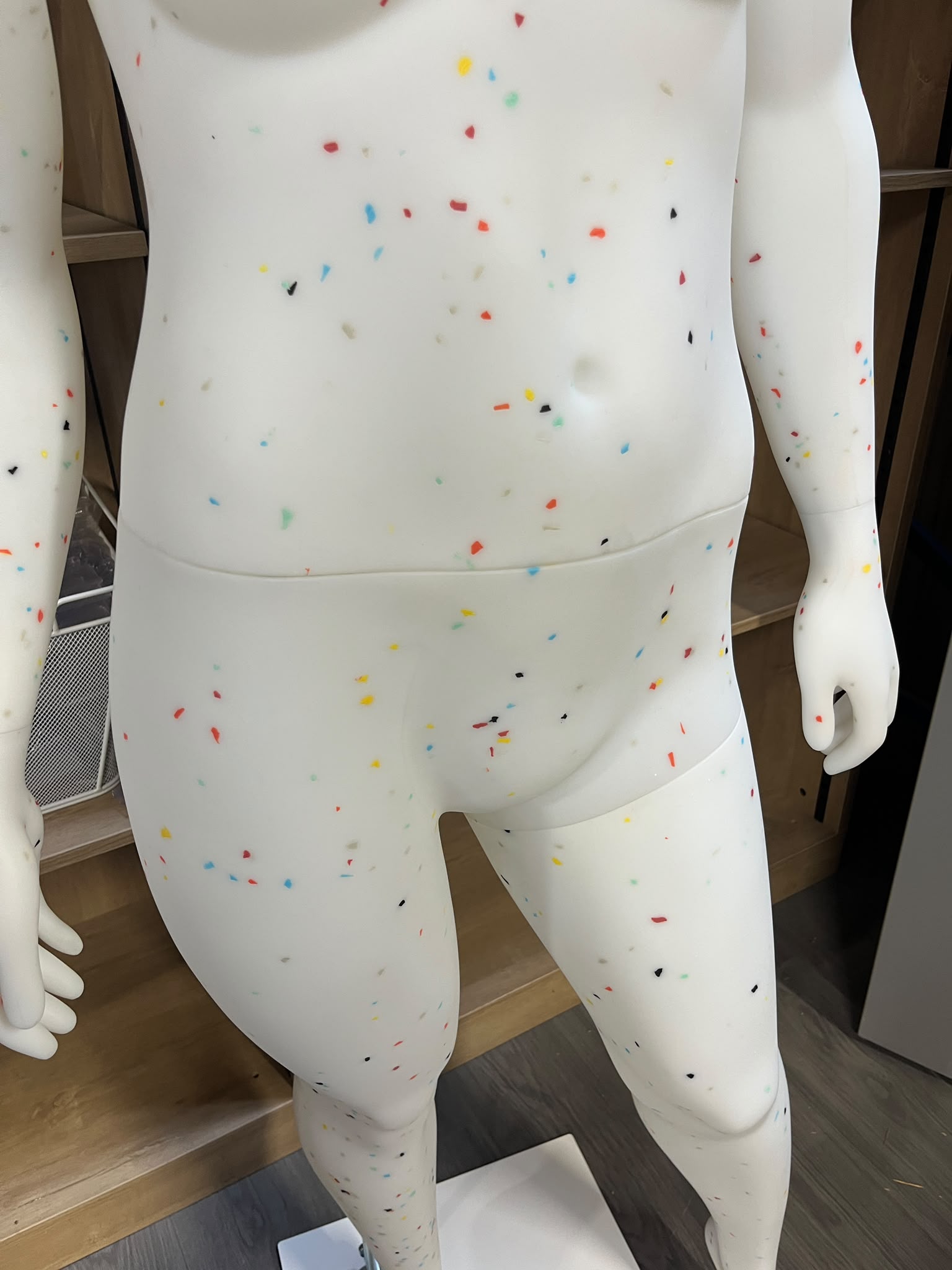 Mannequin femme grande taille en PVC blanc moucheté