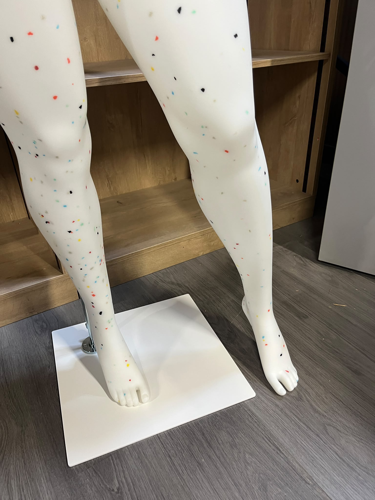 Mannequin femme grande taille en PVC blanc moucheté