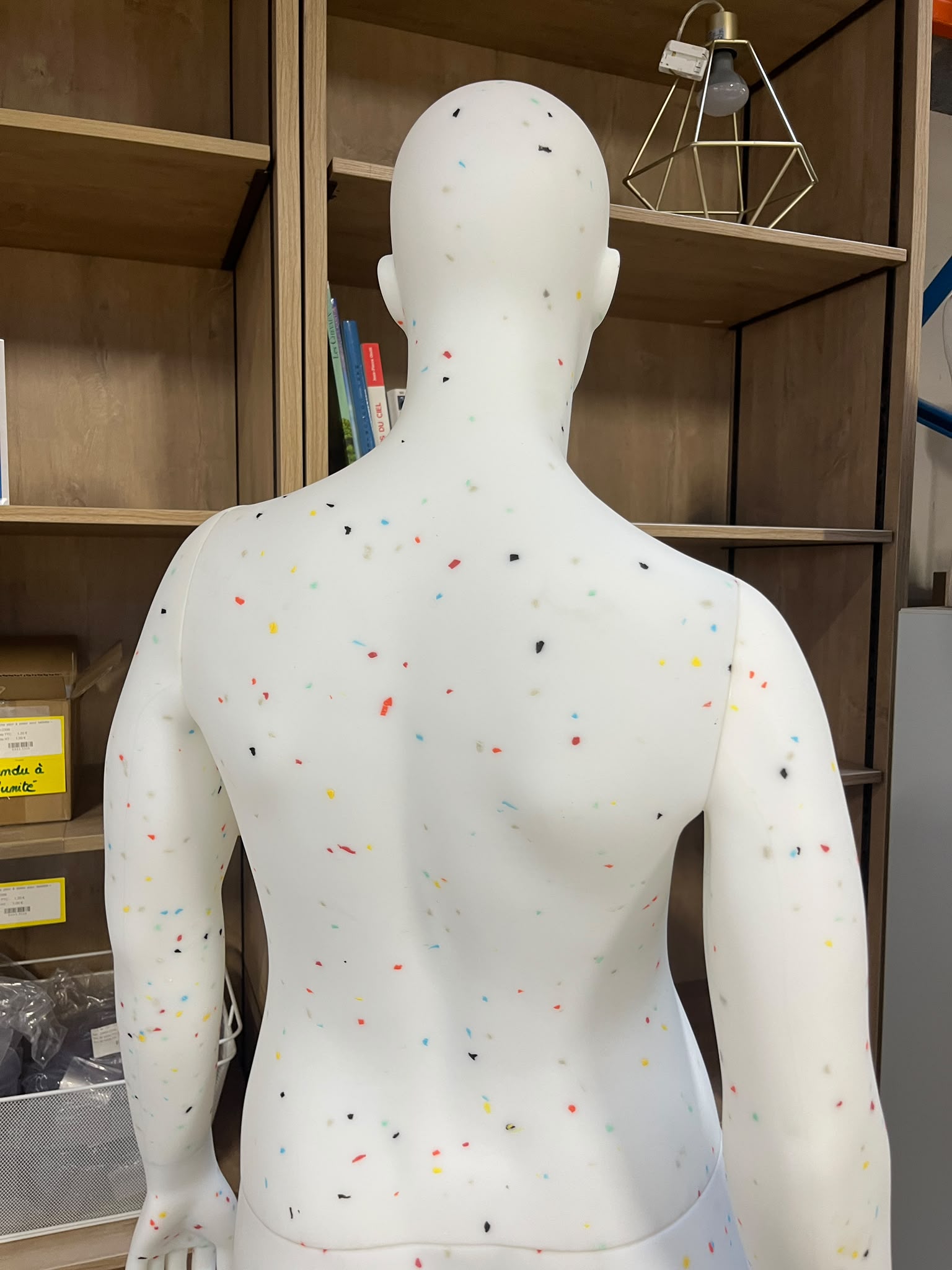 Mannequin femme grande taille en PVC blanc moucheté