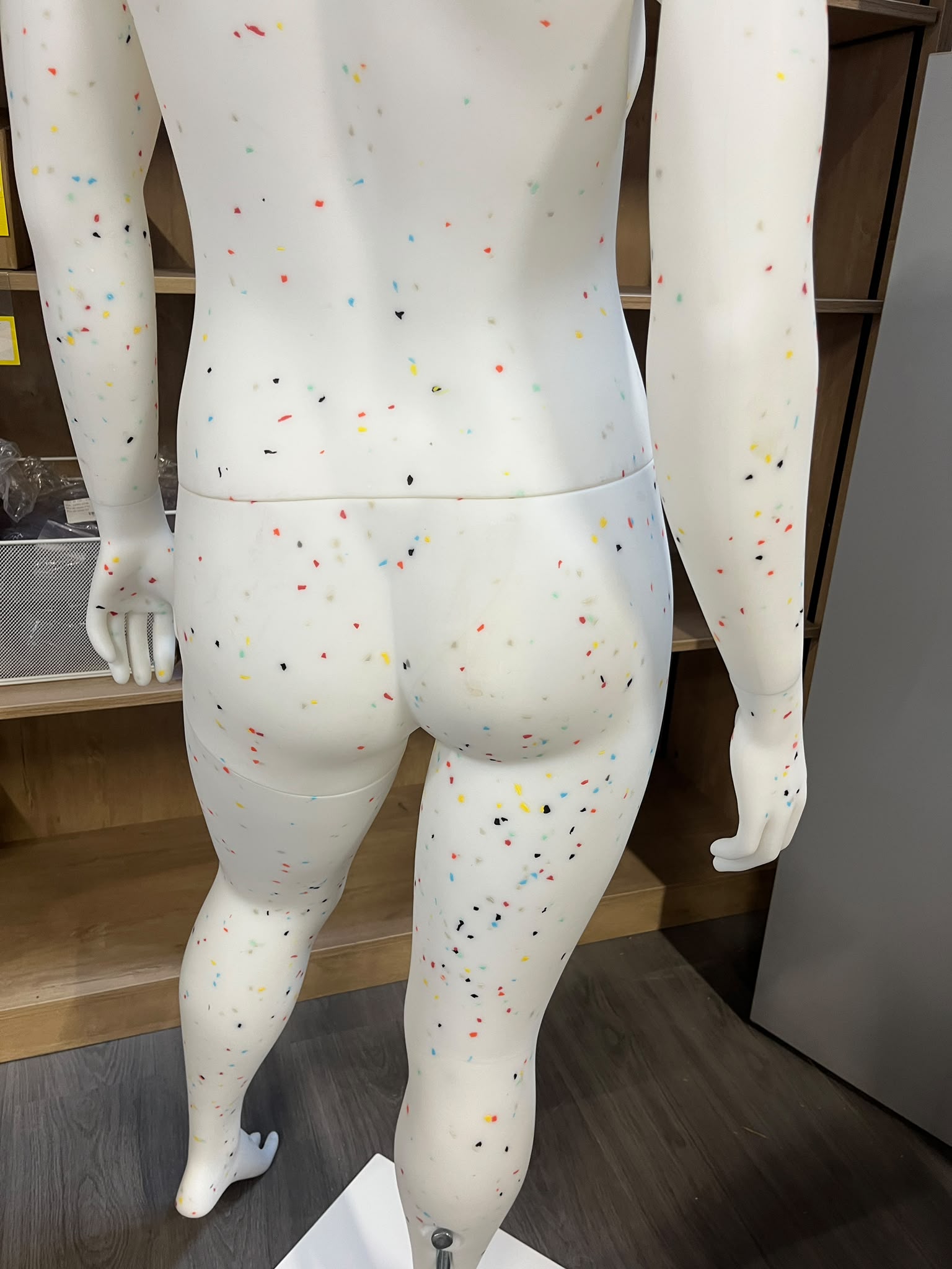 Mannequin femme grande taille en PVC blanc moucheté