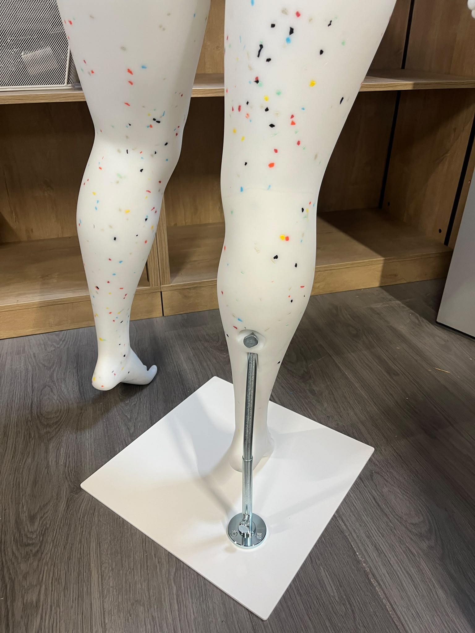 Mannequin femme grande taille en PVC blanc moucheté