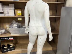 Mannequin femme grande taille en PVC blanc moucheté