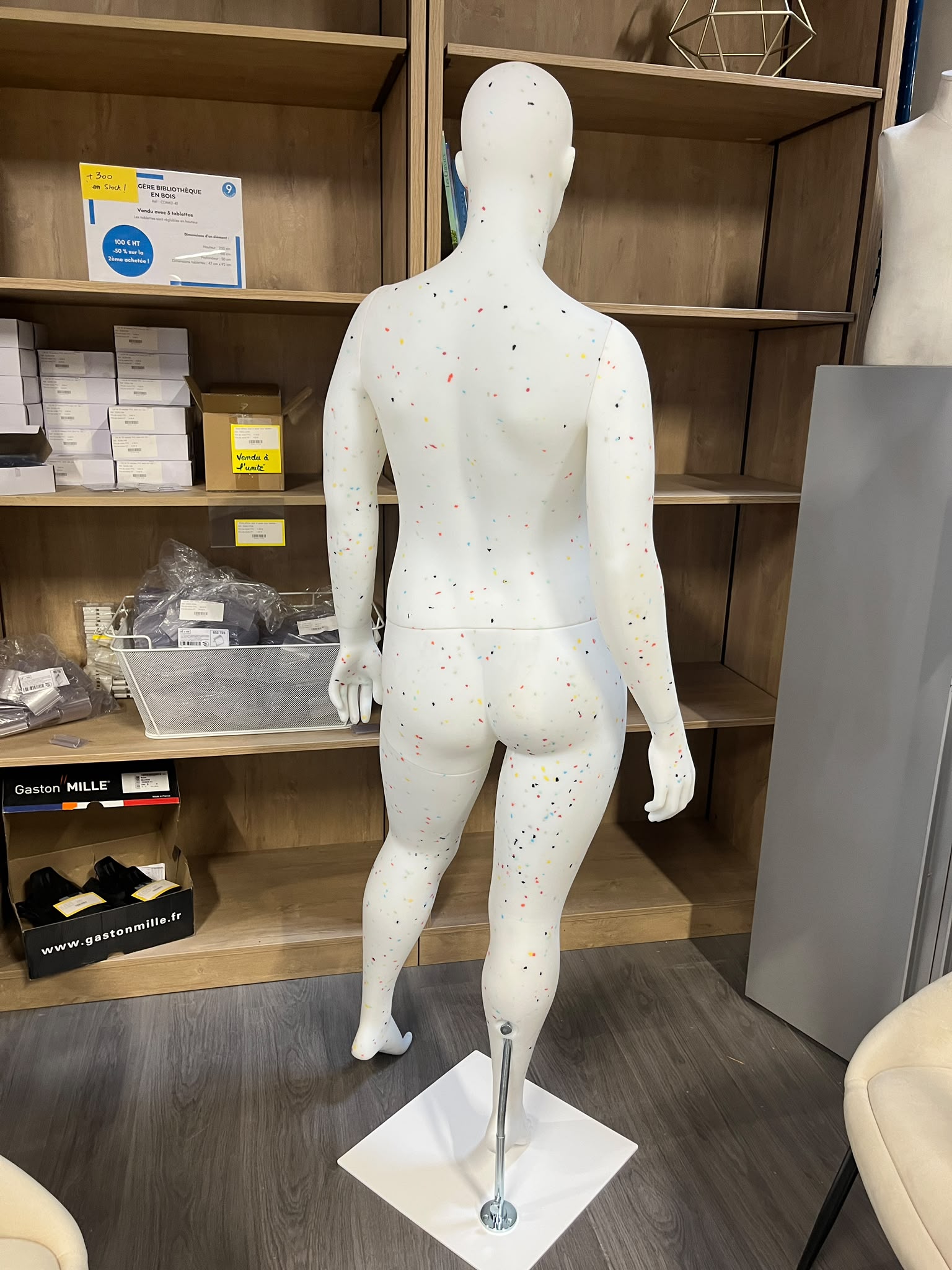 Mannequin femme grande taille en PVC blanc moucheté