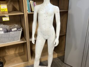 Mannequin fille enfant/ado 12-13 ans en PVC blanc moucheté