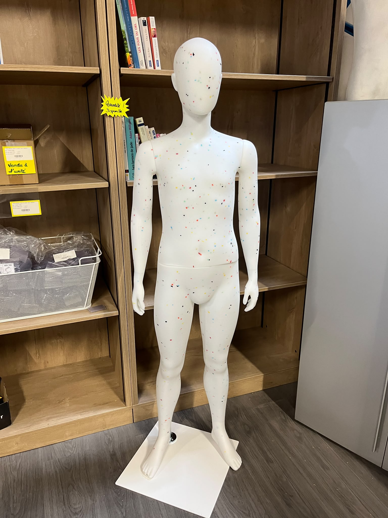 Mannequin garçon enfant/ado 13-14 ans en PVC blanc moucheté
