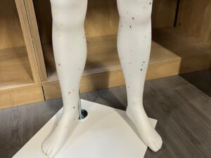 Mannequin garçon enfant/ado 13-14 ans en PVC blanc moucheté
