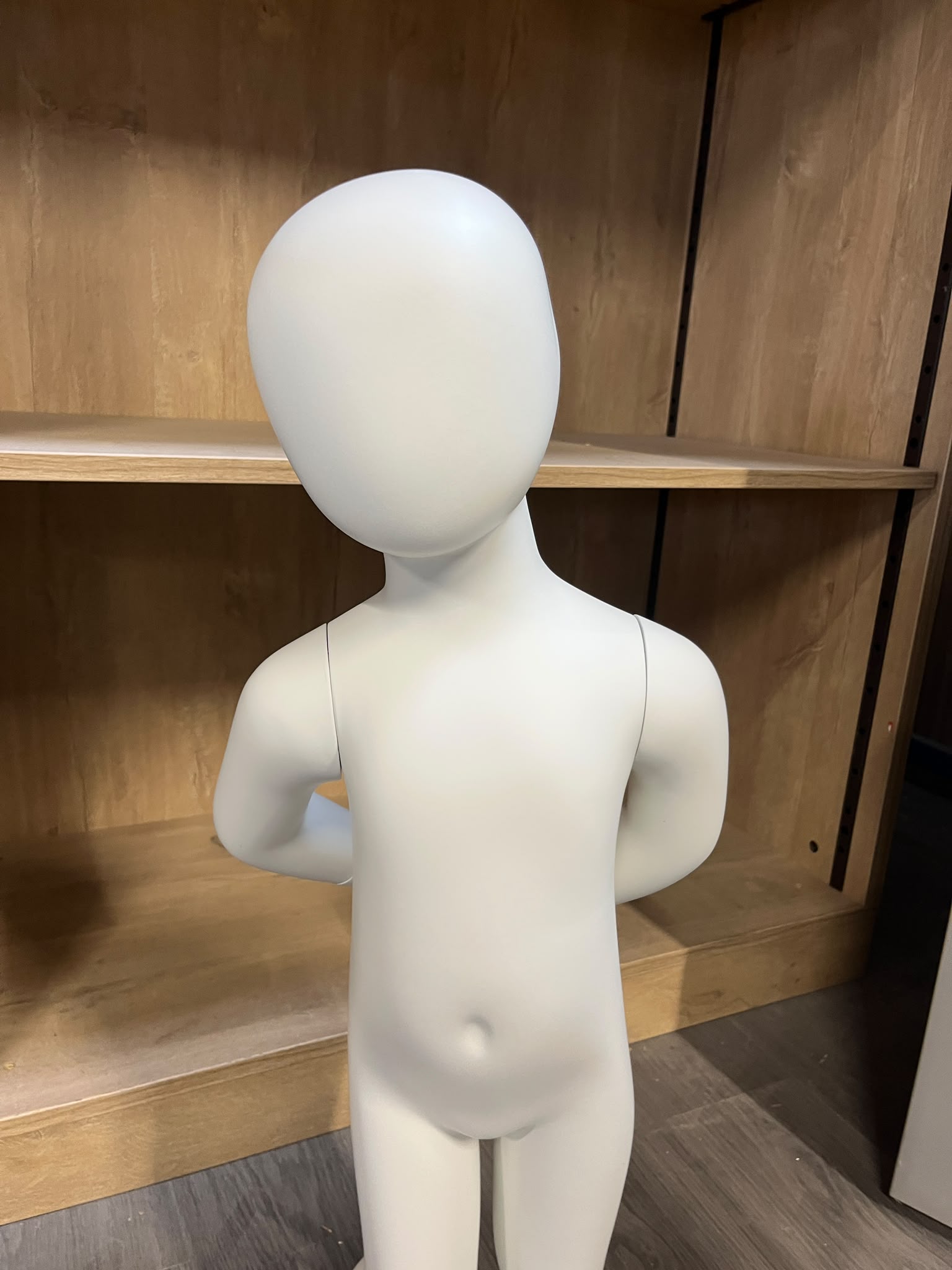 Mannequin bébé 12 mois en fibre de verre blanc