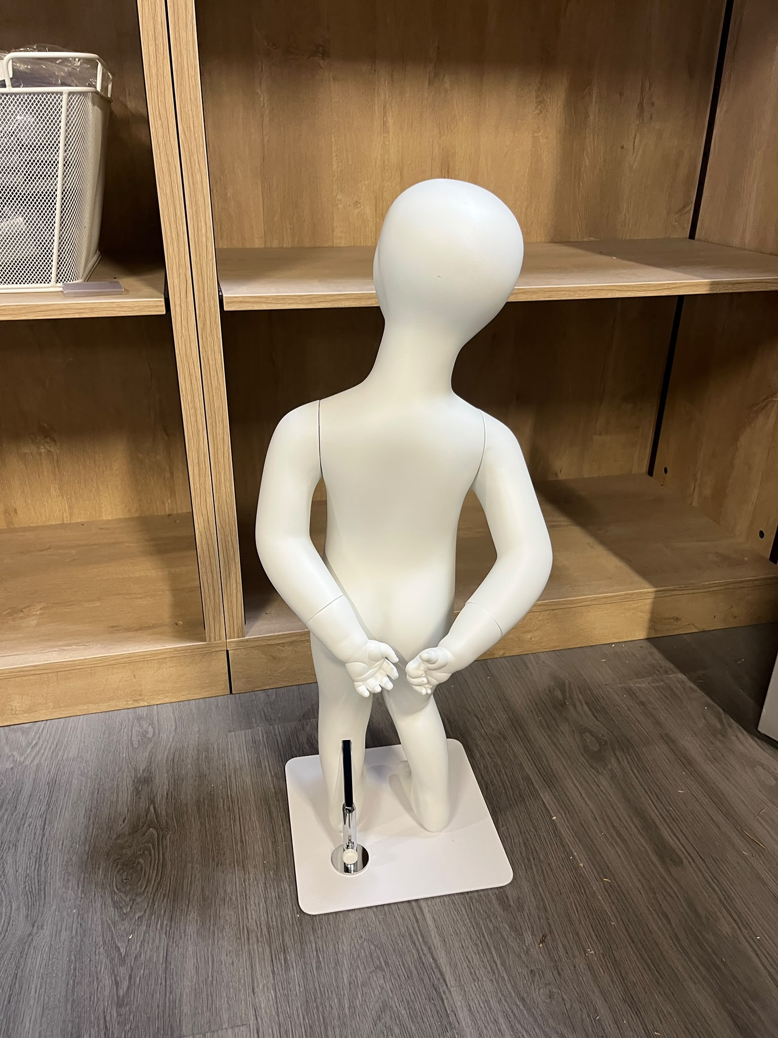 Mannequin bébé 12 mois en fibre de verre blanc