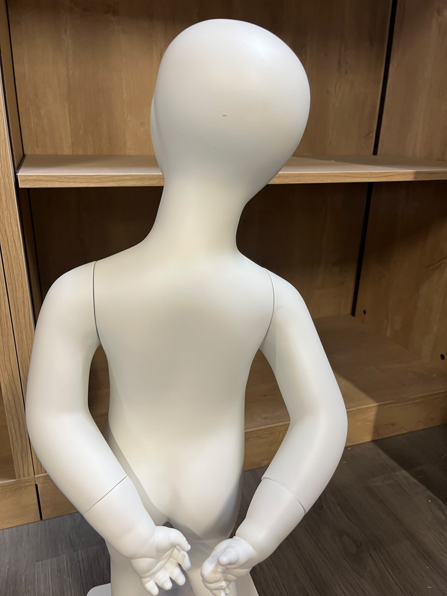 Mannequin bébé 12 mois en fibre de verre blanc