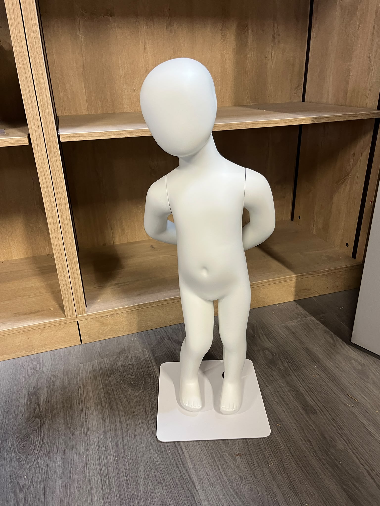 Mannequin bébé 12 mois en fibre de verre blanc