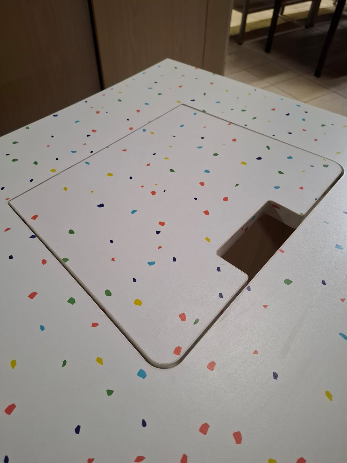 Comptoir et arrière-comptoir en bois moucheté coloré – L330 cm