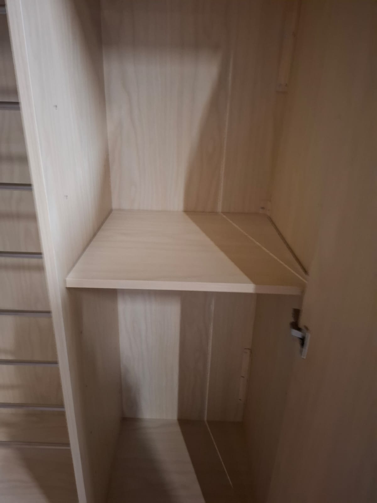Meuble penderie / rangement à cintres en bois – L150 cm
