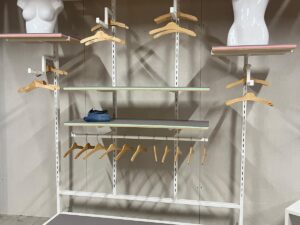 Élément mural sur roulettes avec accessoires – L183 cm