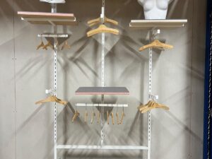 Élément mural sur roulettes avec accessoires – L123 cm