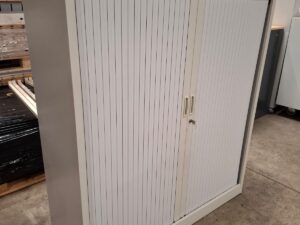 Armoire de bureau métallique grise avec clé – L120,5 cm