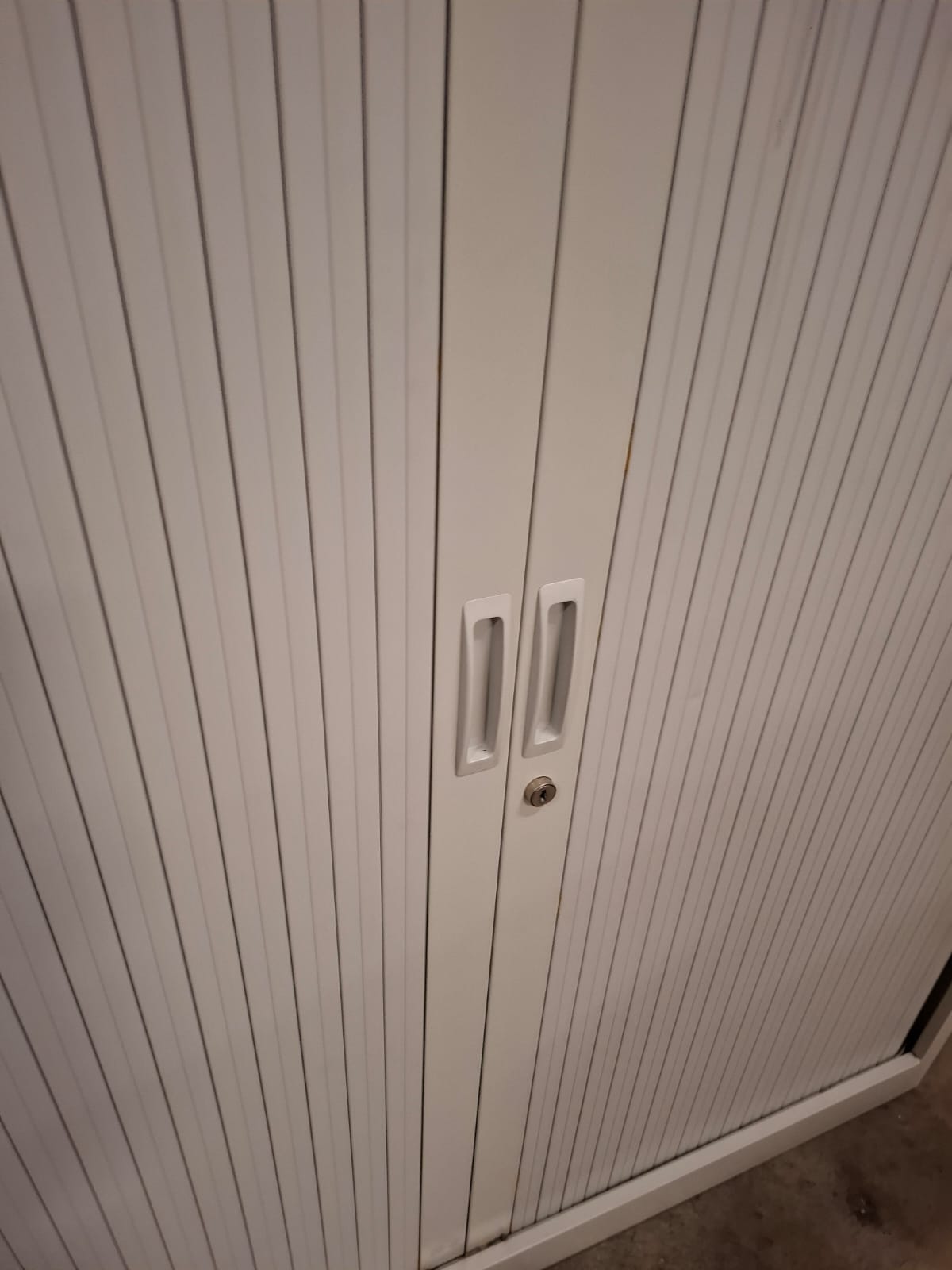 Armoire de bureau métallique grise sans clé – L120 cm