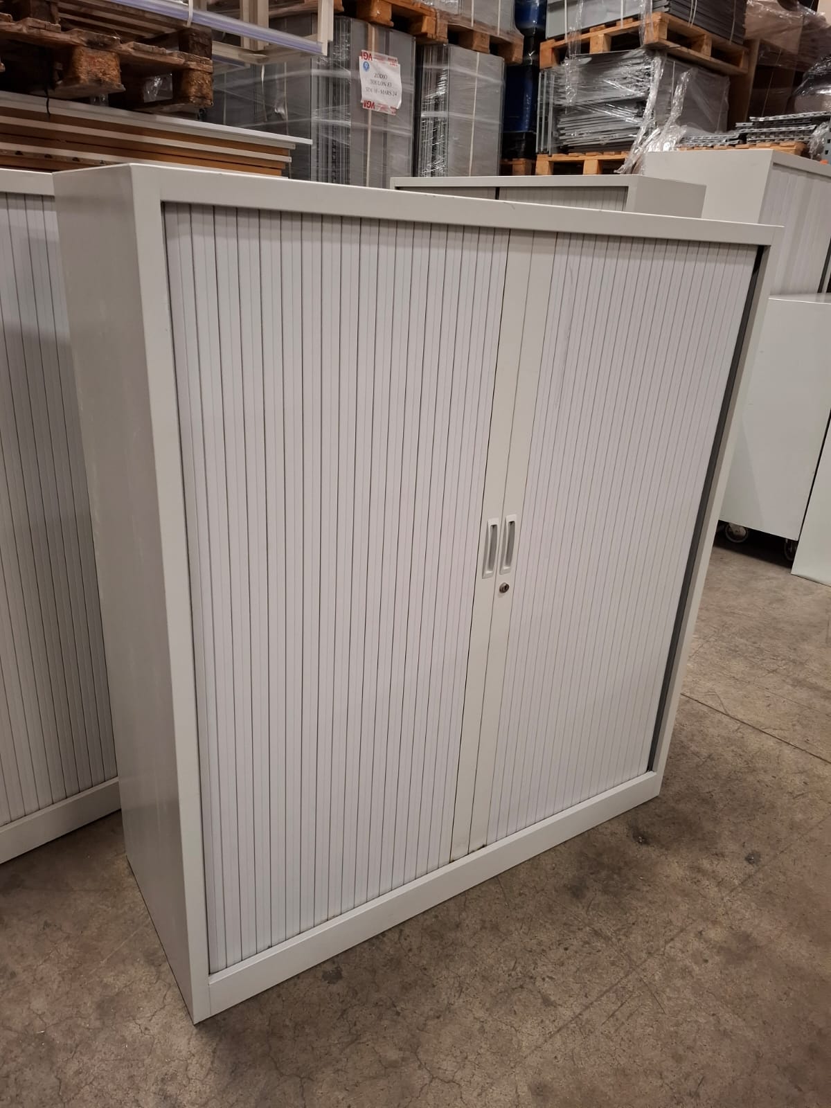 Armoire de bureau métallique grise sans clé – L120 cm