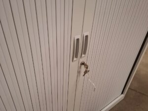 Armoire de bureau métallique grise avec clé – L120 cm